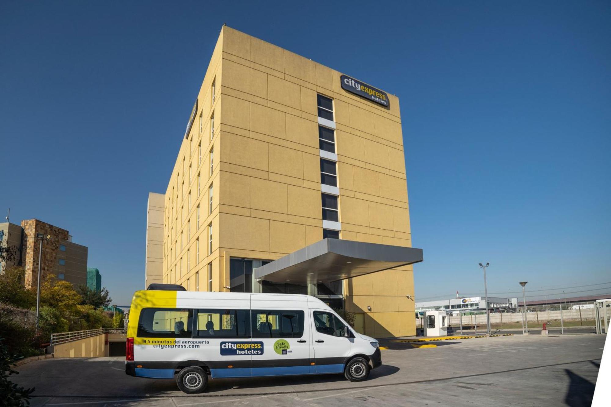 City Express Santiago Aeropuerto Exterior foto